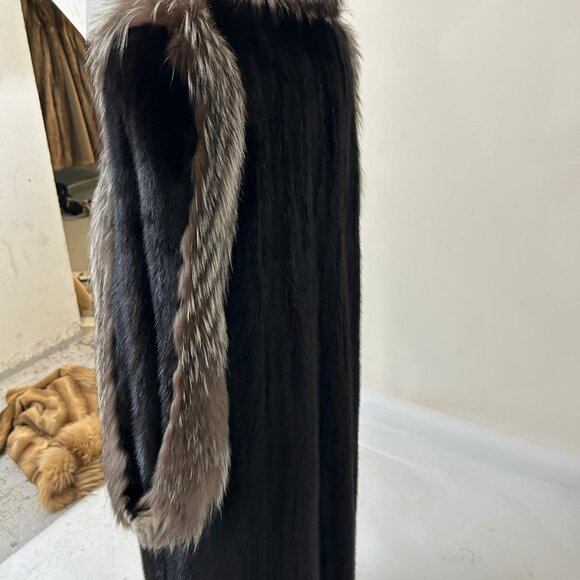 Luxury Black Mink Coat with Silver Fox Trim – Bold Elegance in Every Step - Picture 5 of 5
